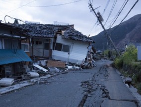 日本海岸遭受两次里氏7.1级强烈地震袭击