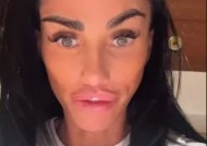 凯蒂·普莱斯（Katie Price）回到土耳其诊所接受更多“调整”，透露手术最新情况。