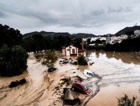 西班牙瓦伦西亚地区遭遇暴雨和洪水，造成至少51人死亡