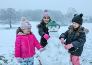 英国降雪：“生命危险”警告延长，旅行混乱和停电可能再次发生