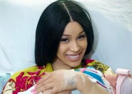 Cardi B在向粉丝介绍“最漂亮的小东西”时，与前任Offset生下了第三个孩子